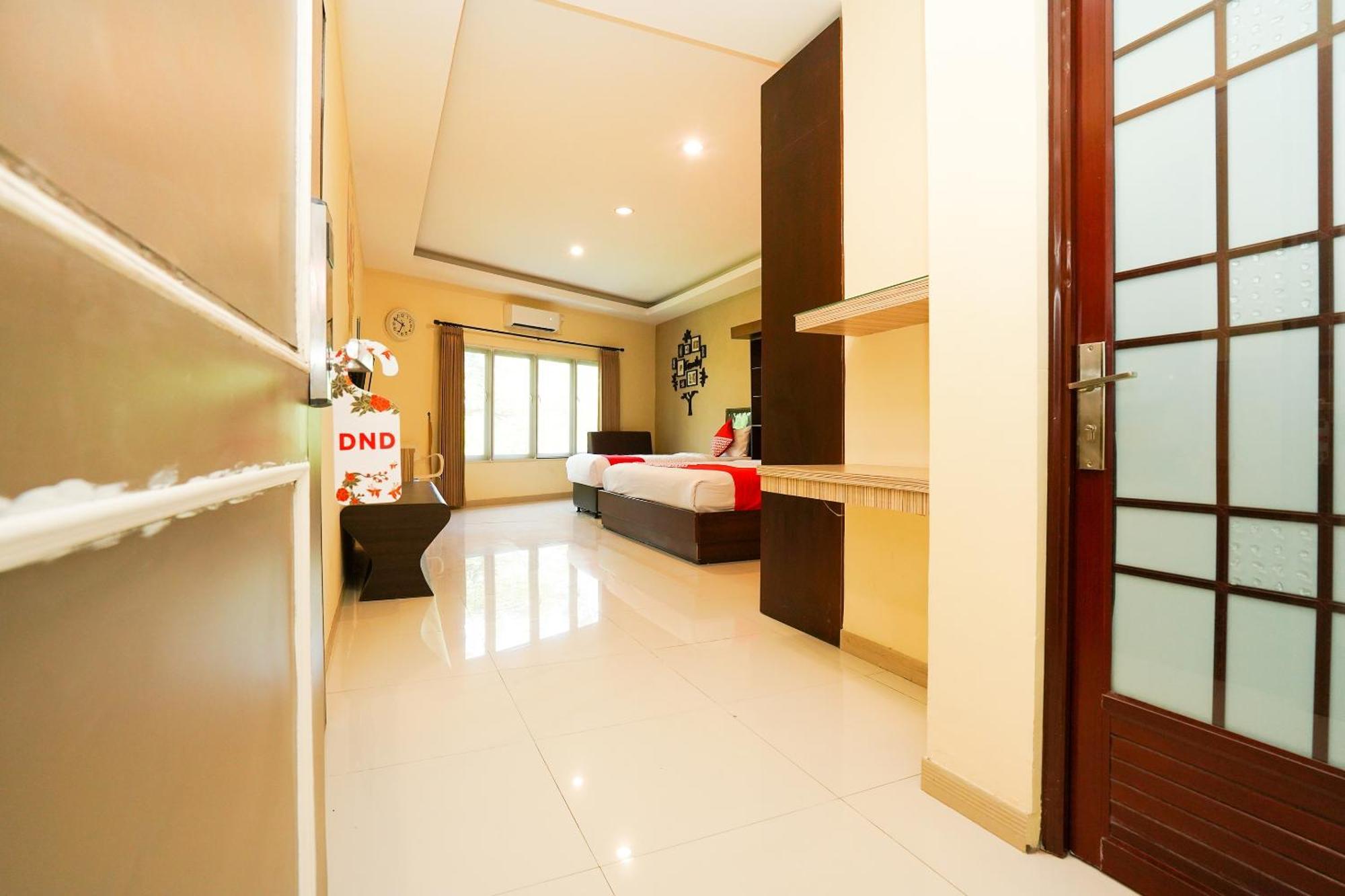 Super Oyo Capital O 175 K-60 Residence Сурабая Екстер'єр фото