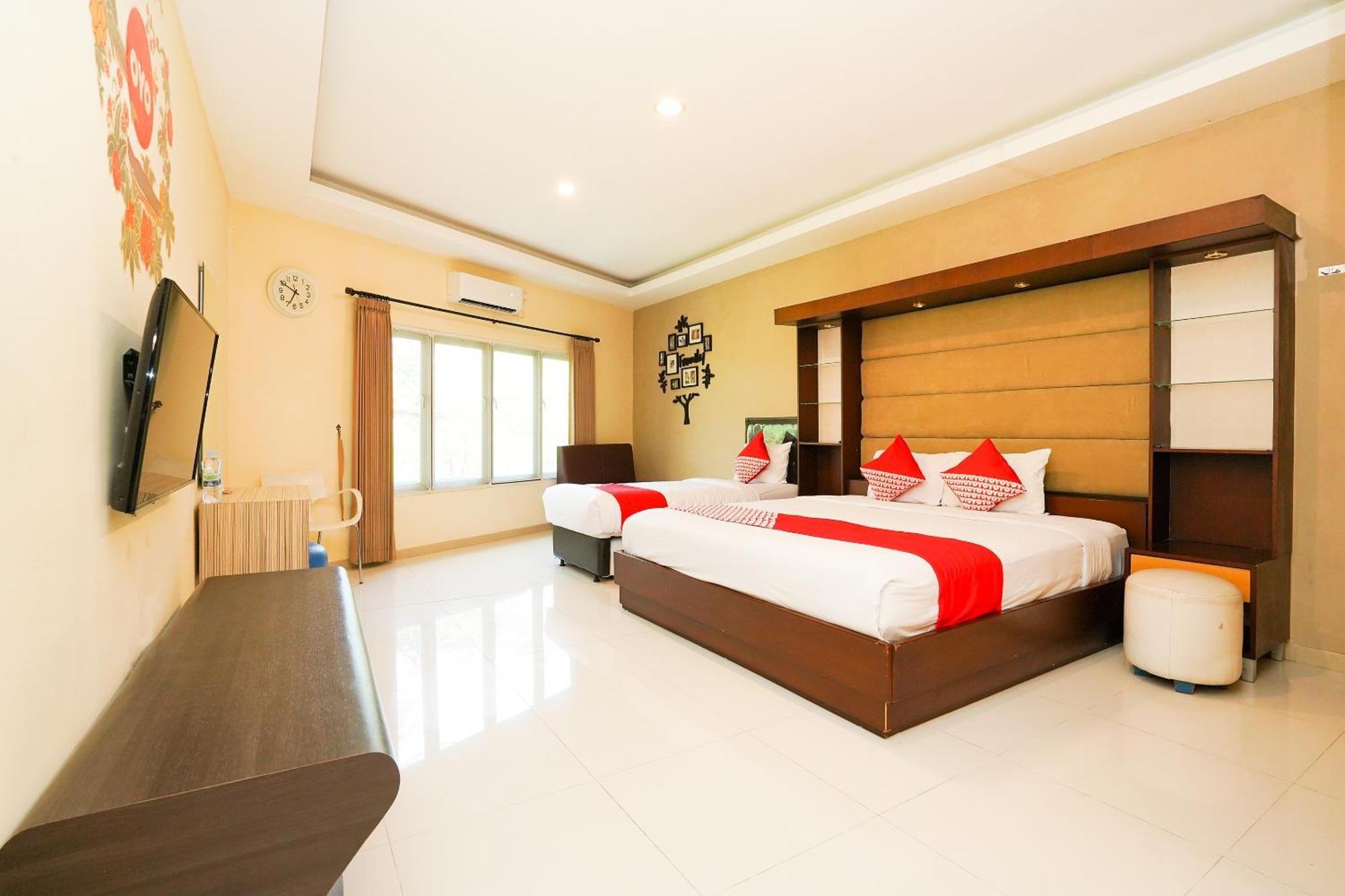 Super Oyo Capital O 175 K-60 Residence Сурабая Екстер'єр фото