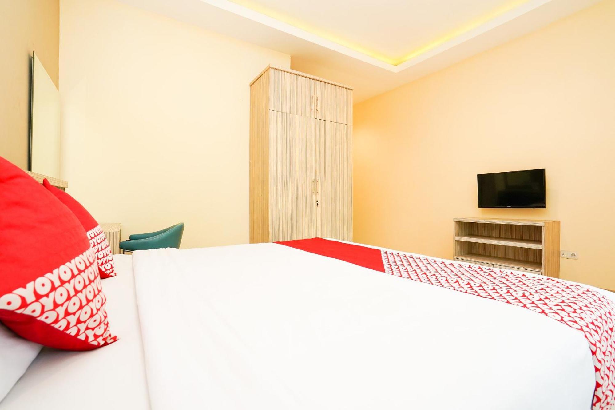 Super Oyo Capital O 175 K-60 Residence Сурабая Екстер'єр фото