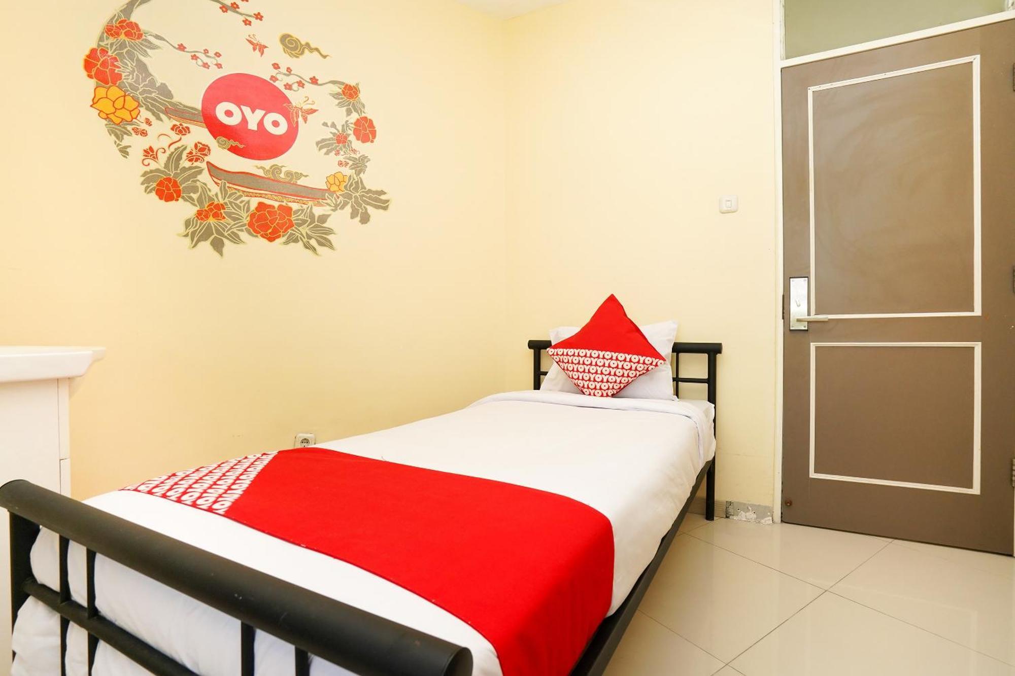 Super Oyo Capital O 175 K-60 Residence Сурабая Екстер'єр фото