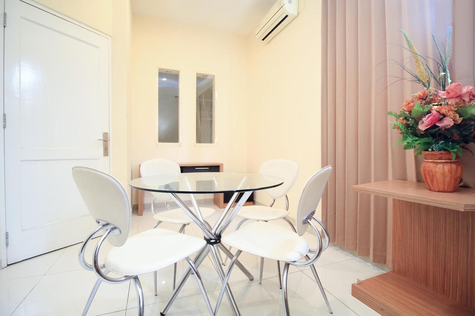 Super Oyo Capital O 175 K-60 Residence Сурабая Екстер'єр фото