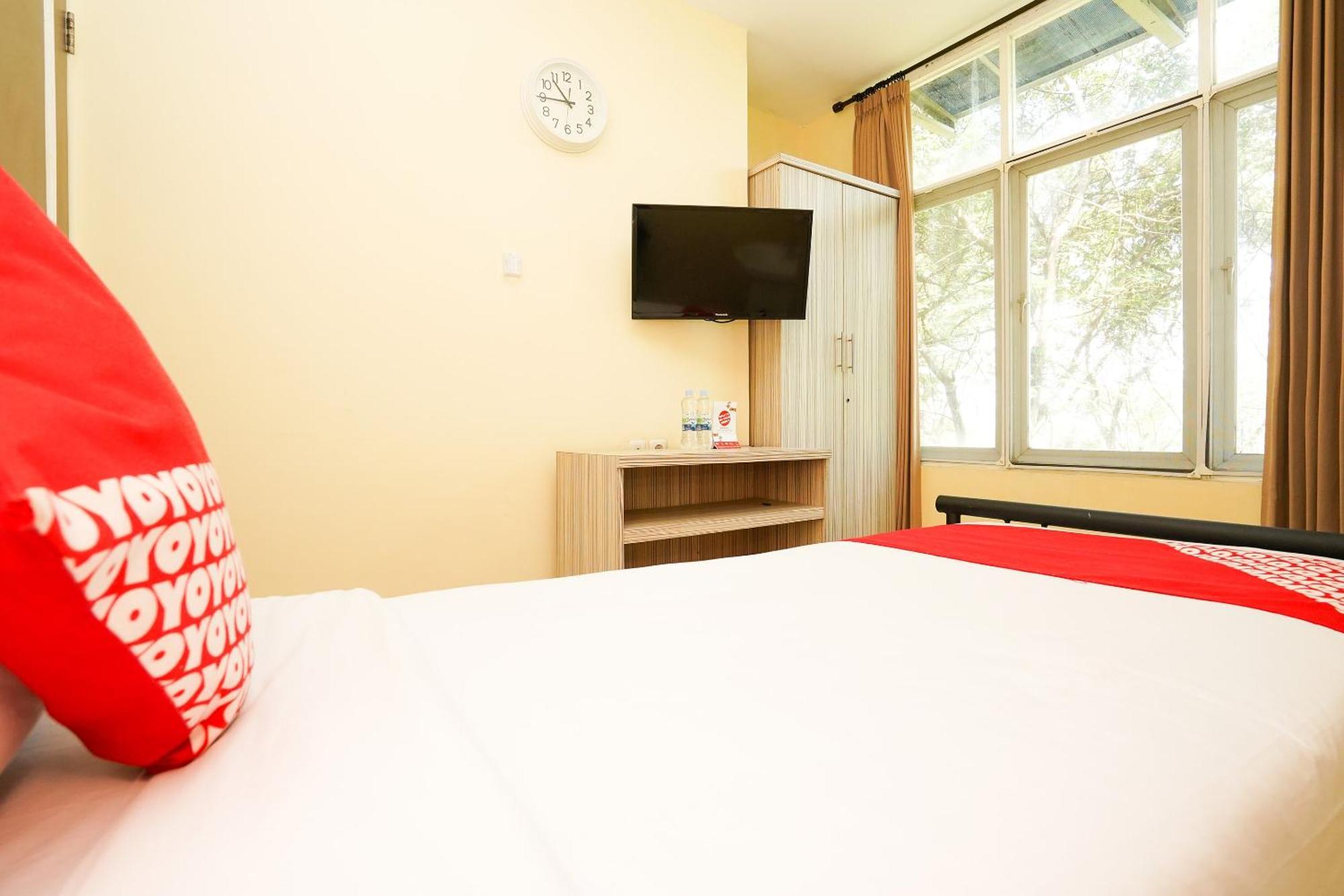 Super Oyo Capital O 175 K-60 Residence Сурабая Екстер'єр фото