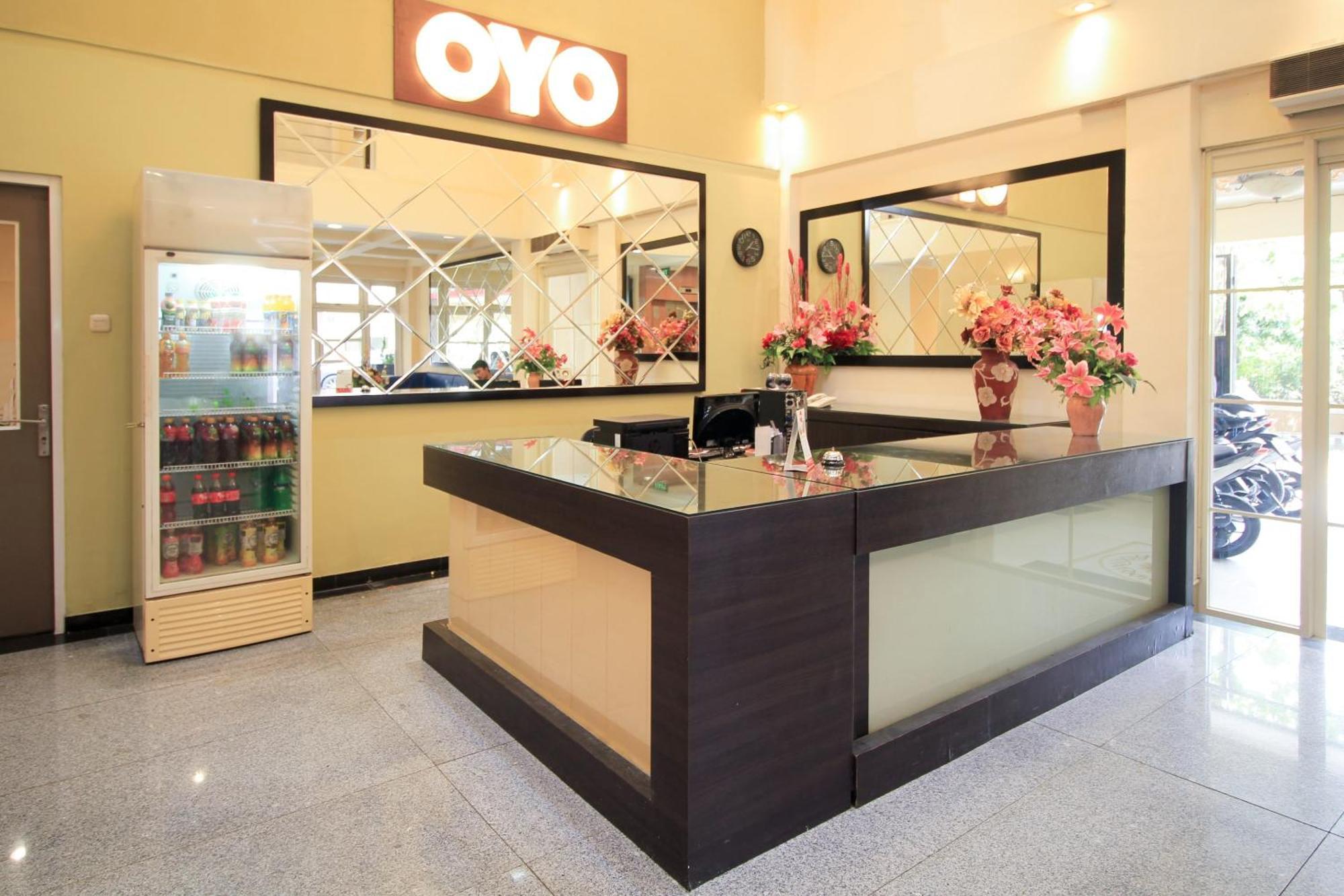 Super Oyo Capital O 175 K-60 Residence Сурабая Екстер'єр фото