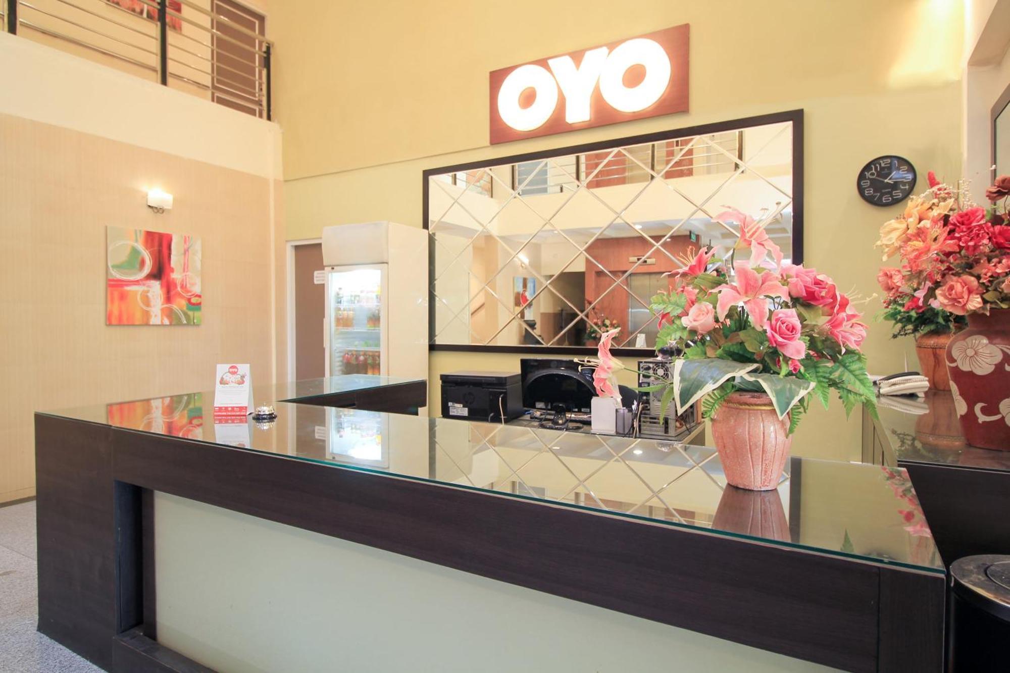 Super Oyo Capital O 175 K-60 Residence Сурабая Екстер'єр фото