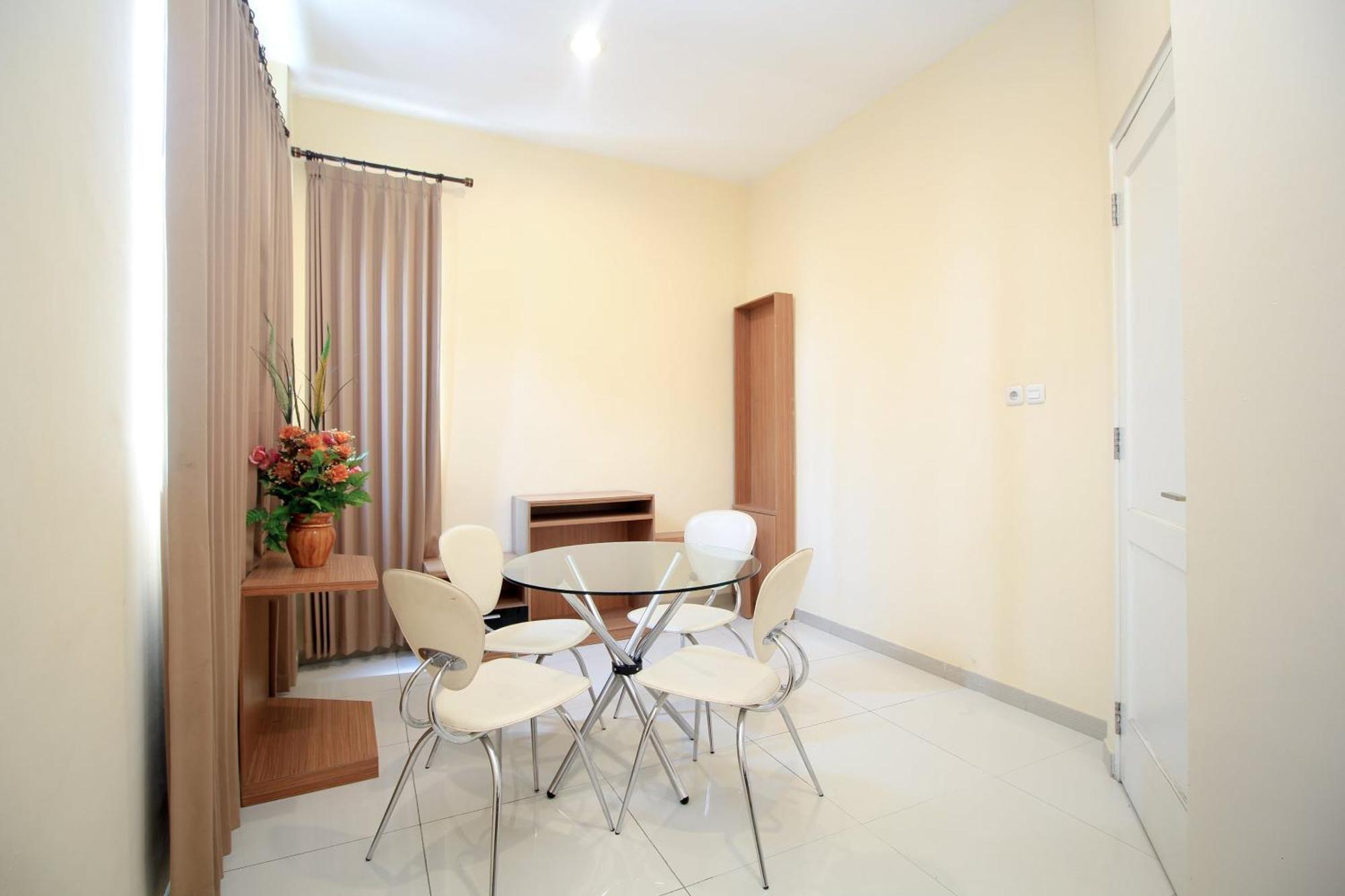 Super Oyo Capital O 175 K-60 Residence Сурабая Екстер'єр фото