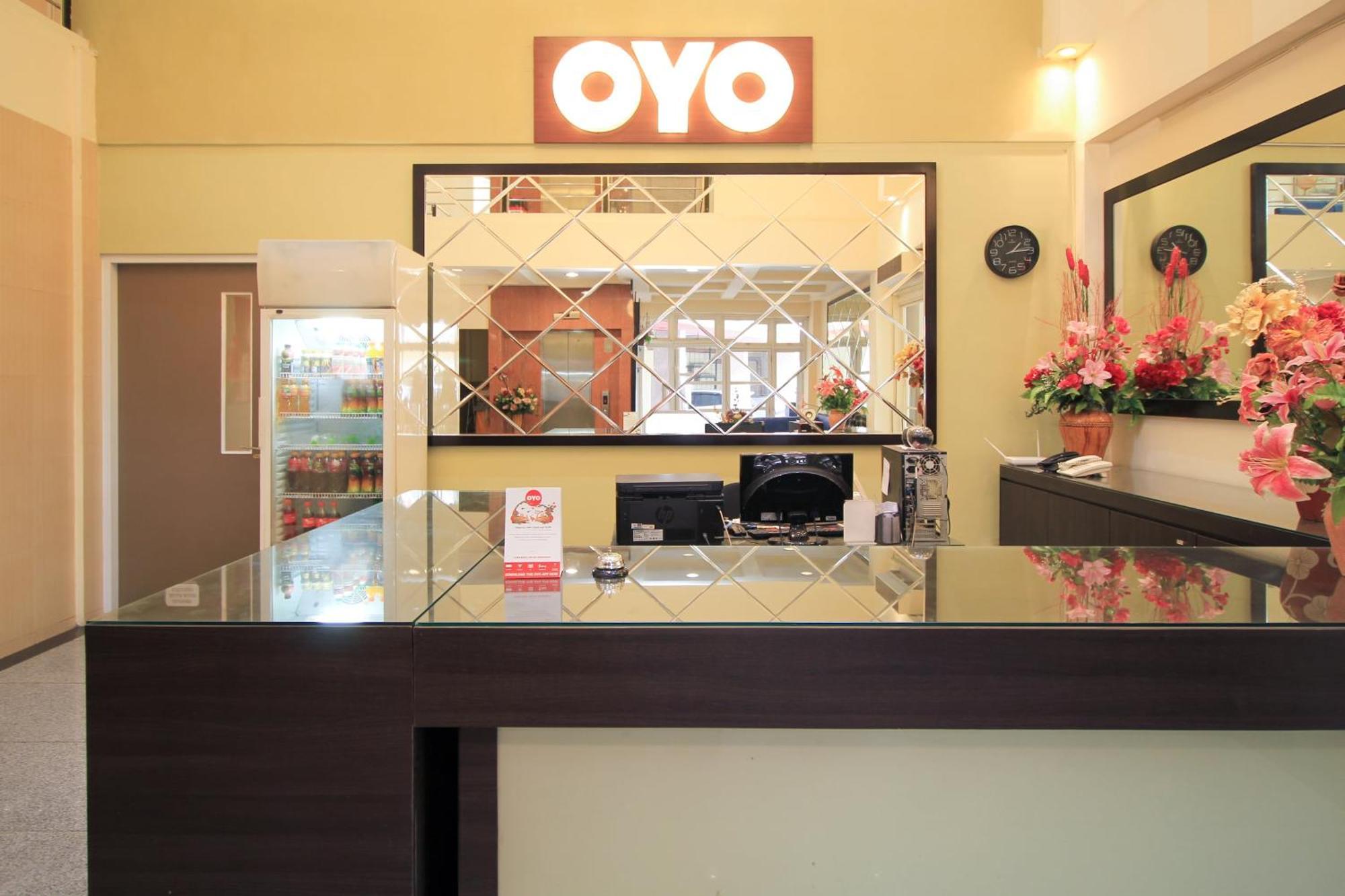 Super Oyo Capital O 175 K-60 Residence Сурабая Екстер'єр фото
