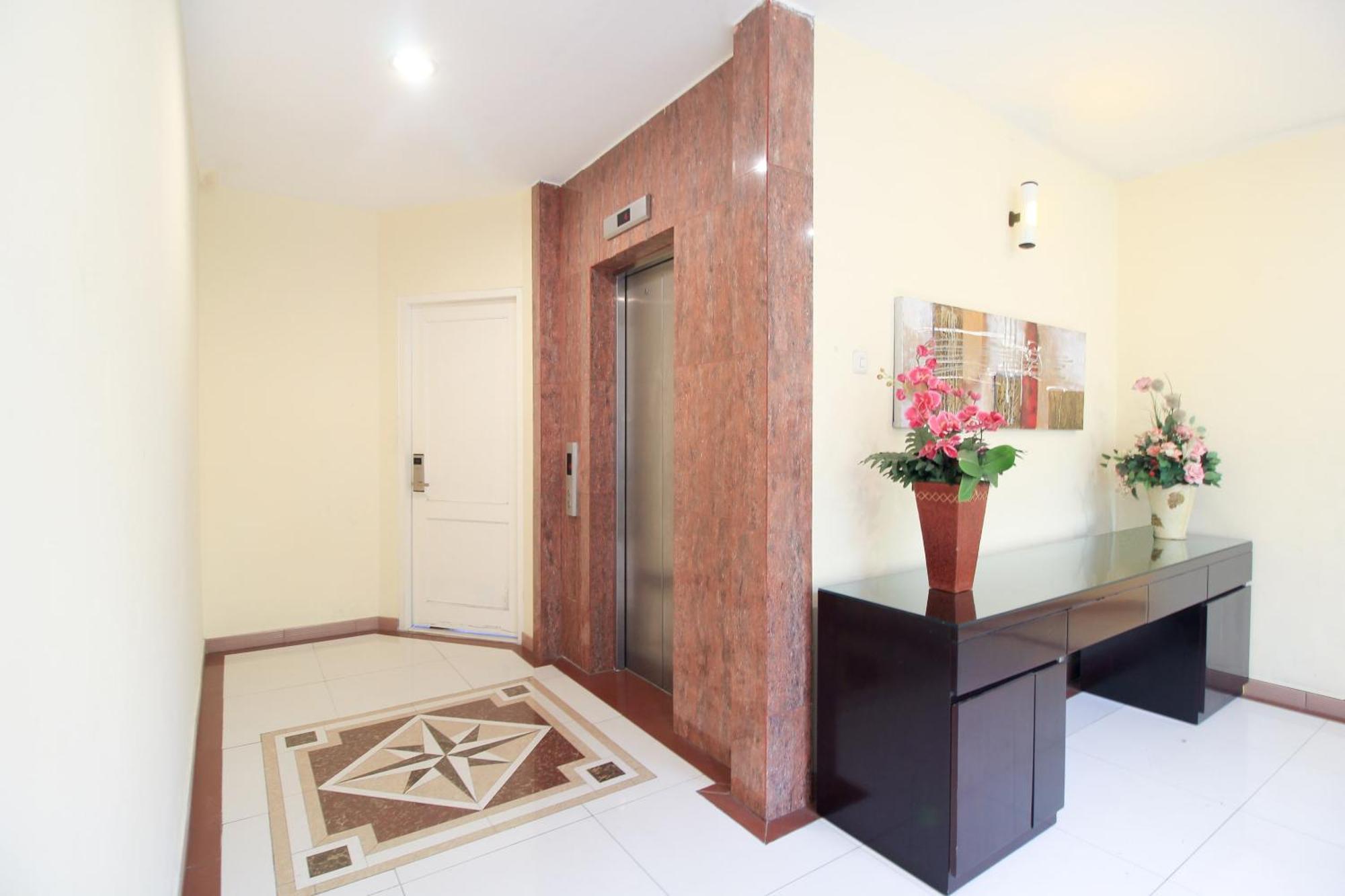 Super Oyo Capital O 175 K-60 Residence Сурабая Екстер'єр фото