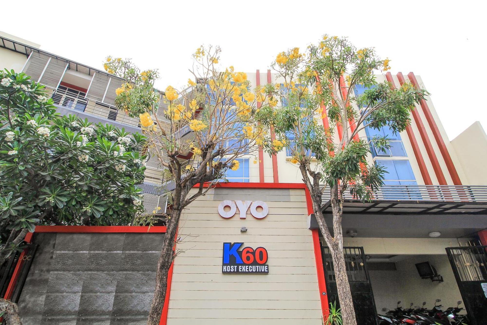 Super Oyo Capital O 175 K-60 Residence Сурабая Екстер'єр фото